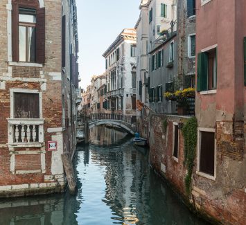 Foresteria Valdese Venezia Palazzo Cavagnis from the canal