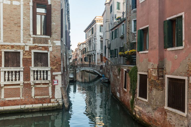 Foresteria Valdese Venezia Palazzo Cavagnis from the canal