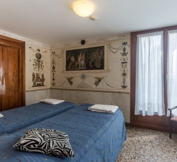 Room with Frescoes and Canal View Foresteria Valdese