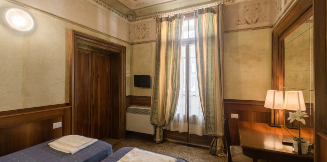 Camere affrescate con vista sul canale